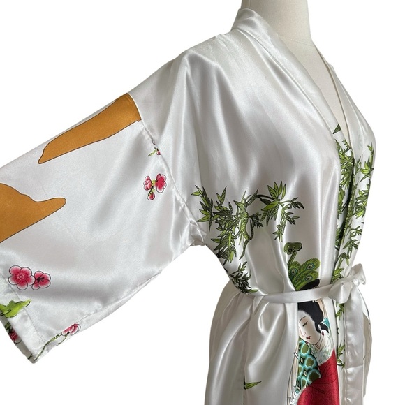 Asian Inspired Geisha Print White Satin Kimono Robe Topper Modern Bohemian M - Picture 4 of 13